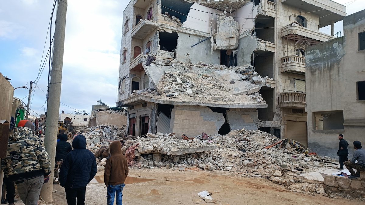 Läkare Útan Gränser är på plats i jordbävningsdrabbade Syrien.